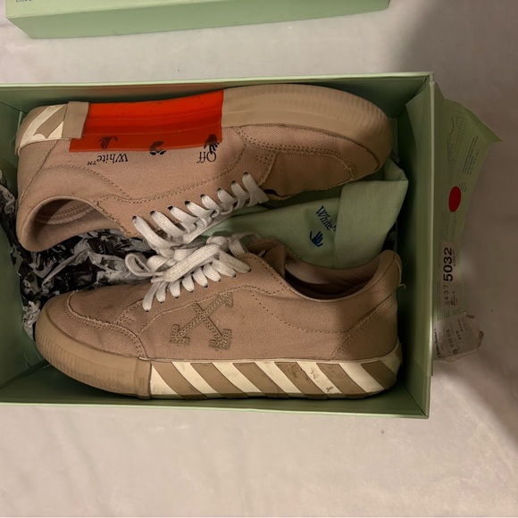 Off white shoes - Picture 2 of 4